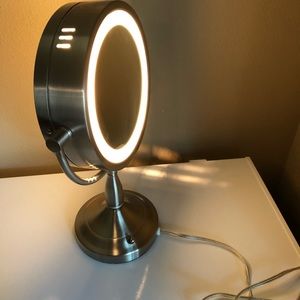 Lighted Magnified 9inch Mirror